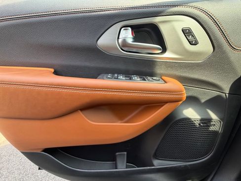 New 2026 Chrysler Pacifica Pinnacle FWD image 26