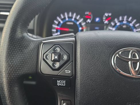 Used 2018 Toyota 4Runner TRD Off-Road Premium AWD/4WD image 16
