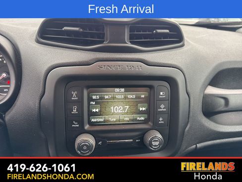 Used 2017 Jeep Renegade Latitude w/ Popular Equipment Group image 19