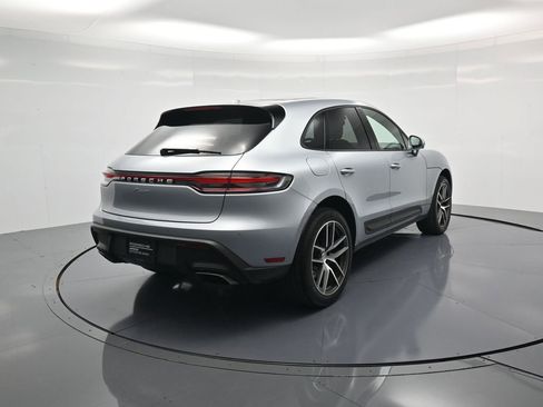 Certified 2026 Porsche Macan AWD/4WD image 33