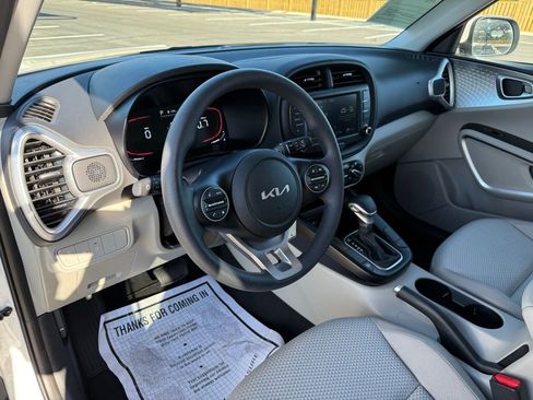 Used 2025 Kia Soul LX w/ LX Technology Package image 13