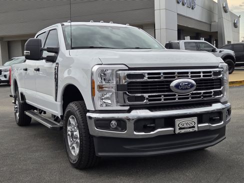 New 2026 Ford F250 XLT w/ FX4 Off-Road Package image 5