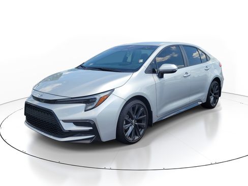 Used 2024 Toyota Corolla SE FWD image 3