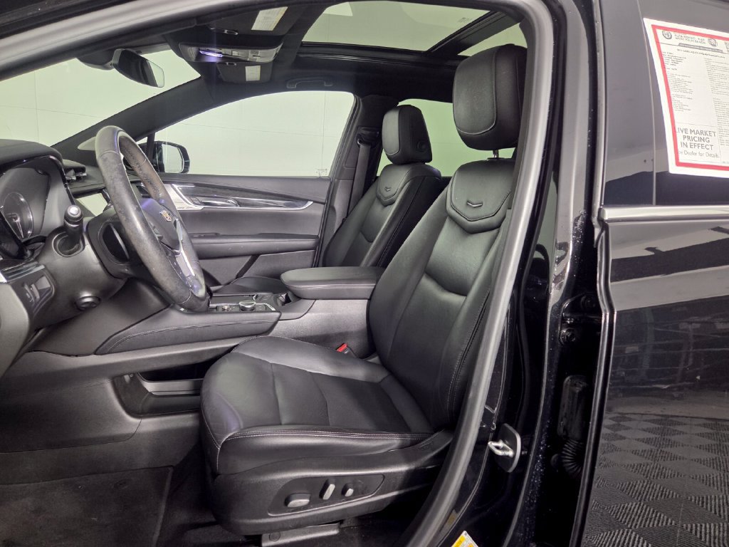 Used 2021 Cadillac XT5 Premium Luxury w/ LPO, Floor Liner Package AWD/4WD image 9