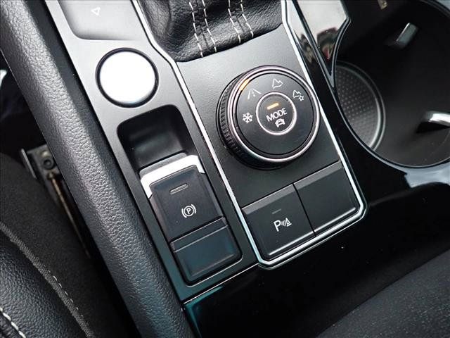 Used 2022 Volkswagen Atlas SEL R-Line AWD/4WD image 19
