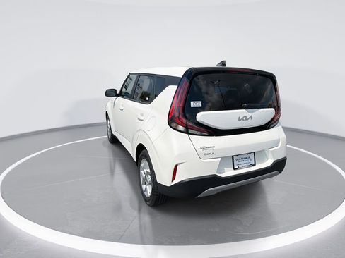 Used 2025 Kia Soul LX w/ LX Technology Package FWD image 6