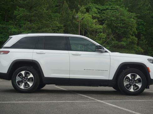 Used 2023 Jeep Grand Cherokee 4WD 4xe image 10