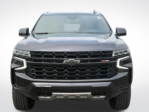Used 2024 Chevrolet Suburban Z71 w/ Luxury Package AWD/4WD image 3