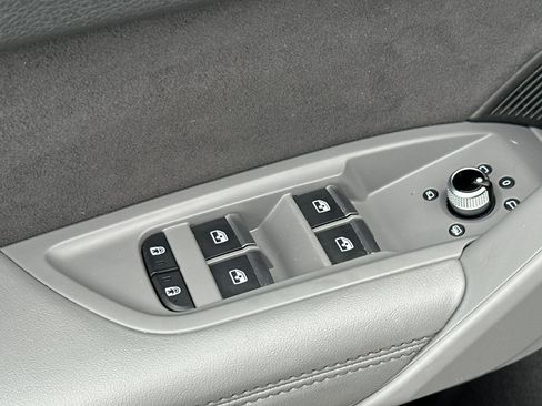 Used 2023 Audi SQ5 Premium Plus w/ Premium Plus Package image 11