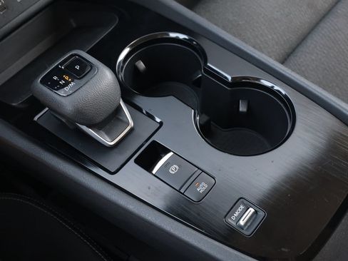 Used 2024 Nissan Rogue SV FWD image 23