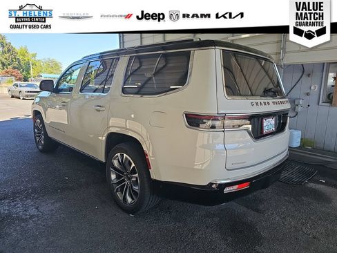 Used 2022 Jeep Grand Wagoneer Series III w/ HD Trailer Tow Package AWD/4WD image 4
