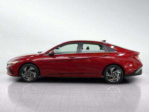 Used 2025 Hyundai Elantra SEL FWD image 2