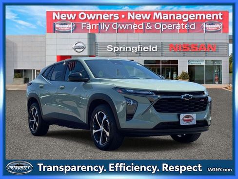 Used 2024 Chevrolet Trax RS w/ Driver Confidence Package FWD image 1