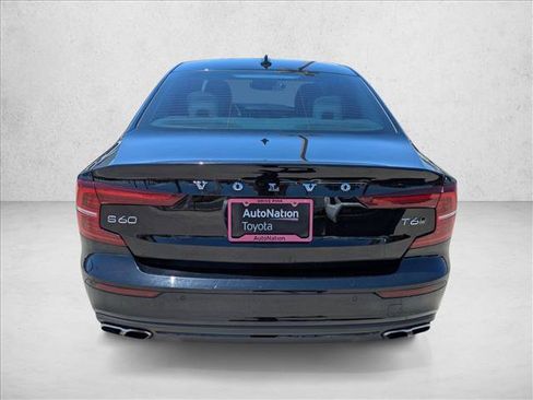 Used 2021 Volvo S60 T6 Momentum AWD/4WD image 7
