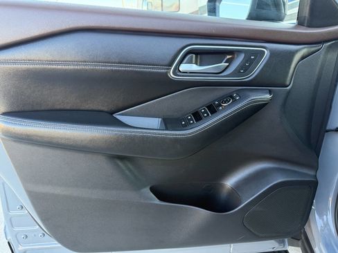 Used 2023 Nissan Rogue Platinum image 30