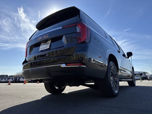 Used 2026 GMC Yukon XL Elevation w/ Elevation Premium Package image 10