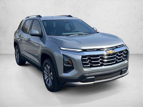 Used 2025 Chevrolet Equinox LT image 3