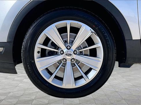 Certified 2019 Ford Explorer Limited w/ Class III Trailer Tow Package image 9