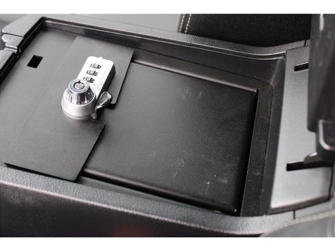 Used 2016 Toyota 4Runner SR5 Premium image 34