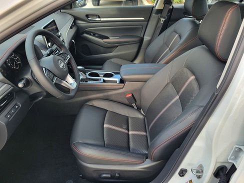 Used 2025 Nissan Altima 2.5 SR image 14