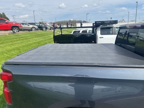 Used 2022 Chevrolet Silverado 1500 RST image 11