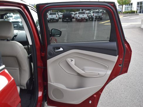 Used 2019 Ford Escape Titanium AWD/4WD image 22