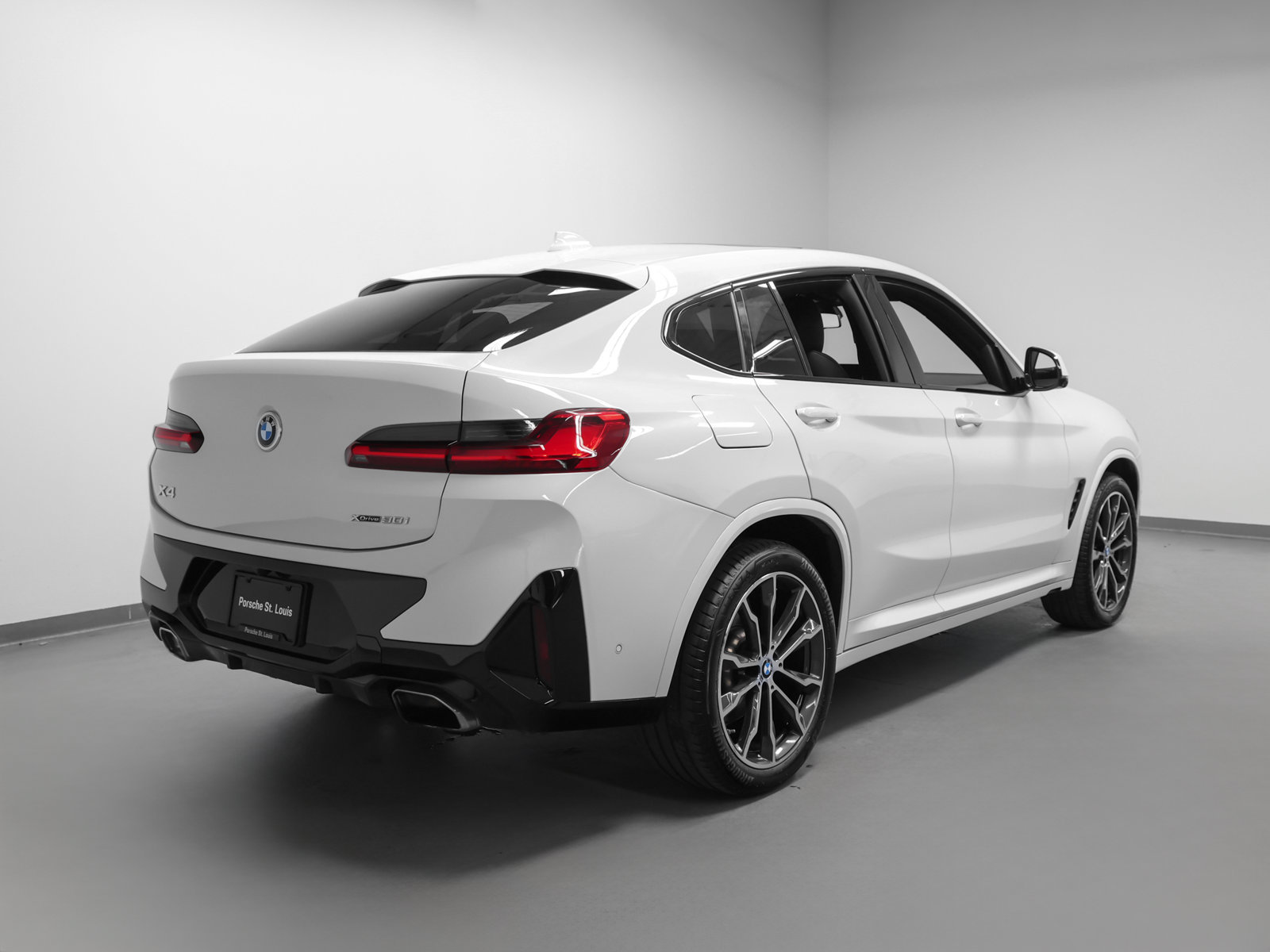 Used 2023 BMW X4 xDrive30i w/ M Sport Package AWD/4WD image 12