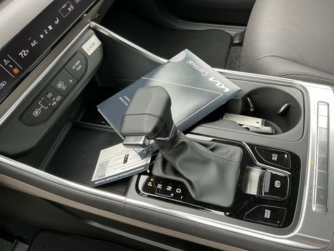 New 2026 Kia Carnival EX FWD image 25