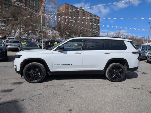 Used 2023 Jeep Grand Cherokee L Limited w/ Black Appearance Package image 11