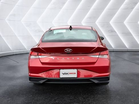 Used 2022 Hyundai Elantra SE image 5