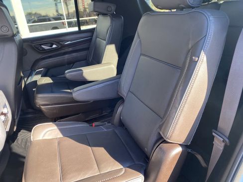 Used 2023 GMC Yukon Denali image 13