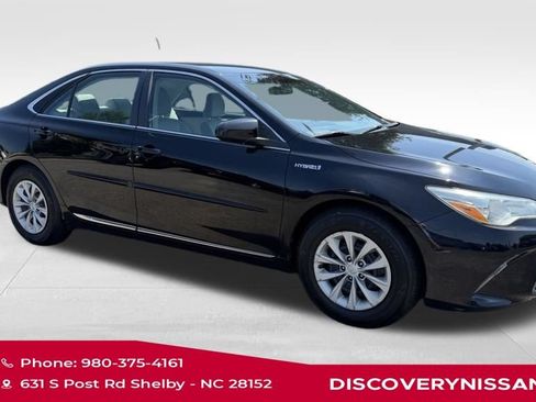 Used 2017 Toyota Camry LE FWD image 4