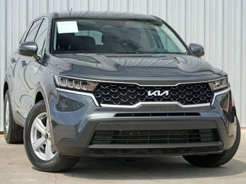 Used 2022 Kia Sorento LX image 2