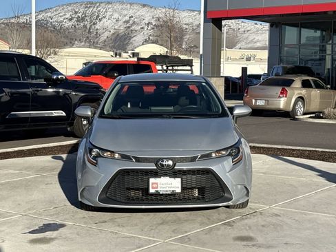 Used 2020 Toyota Corolla LE image 3