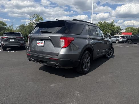 Used 2022 Ford Explorer XLT w/ Equipment Group 202A AWD/4WD image 6