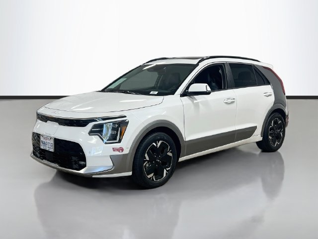 Certified 2023 Kia Niro Wave FWD image 3