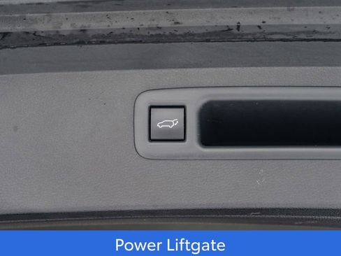 Used 2024 Toyota Highlander LE image 11