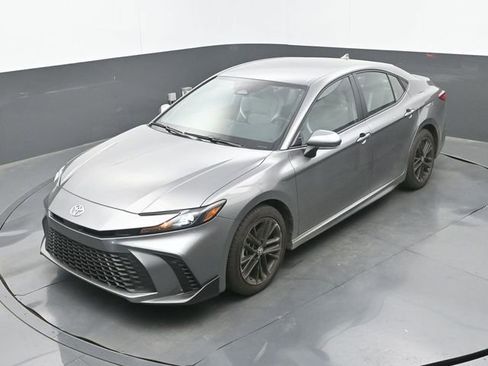 Used 2026 Toyota Camry SE image 30