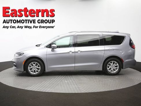 Used 2021 Chrysler Pacifica Touring-L FWD image 62
