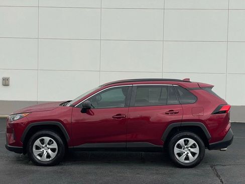 Used 2019 Toyota RAV4 LE image 2