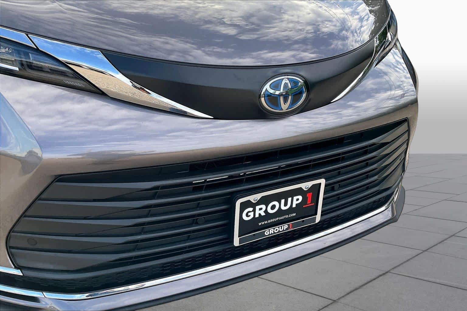 Used 2022 Toyota Sienna XLE FWD image 29