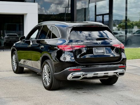 Used 2025 Mercedes-Benz GLC 300 image 11