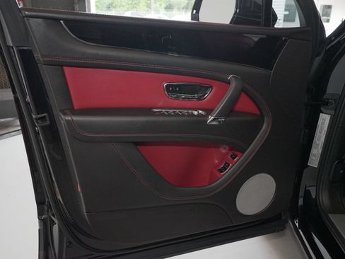 Used 2020 Bentley Bentayga AWD/4WD image 23