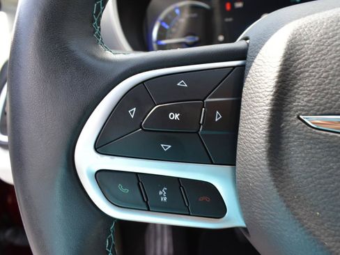 Used 2018 Chrysler Pacifica Touring-L FWD image 15