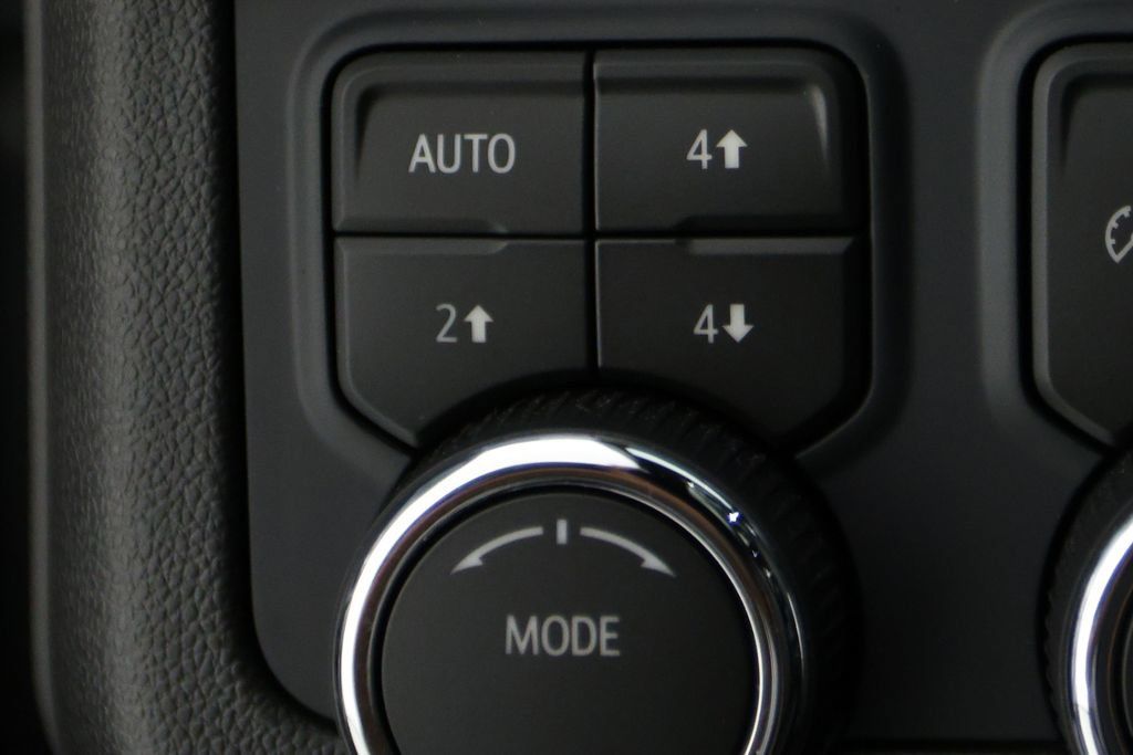 Used 2026 Chevrolet Tahoe Z71 w/ Comfort Package AWD/4WD image 28