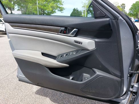 Used 2018 Honda Accord EX-L image 26