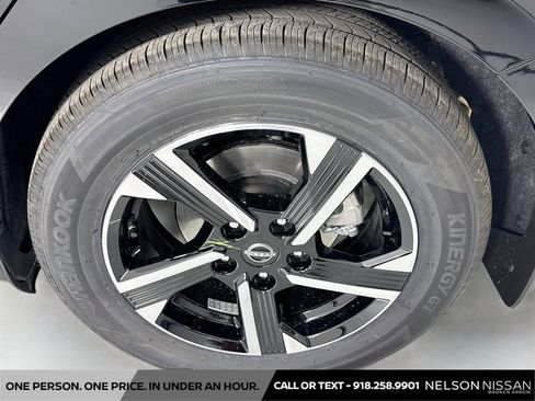 Certified 2025 Nissan Sentra SV FWD image 28