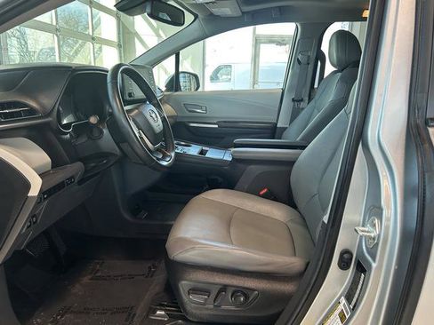 Used 2024 Toyota Sienna XLE image 15