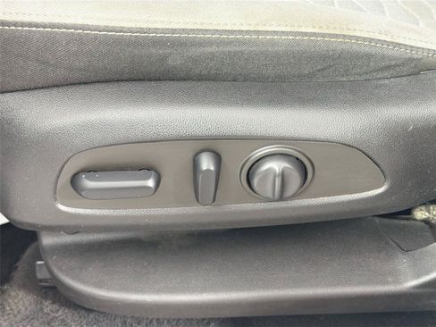 Used 2021 Chevrolet Equinox LS w/ LS Convenience Package FWD image 18