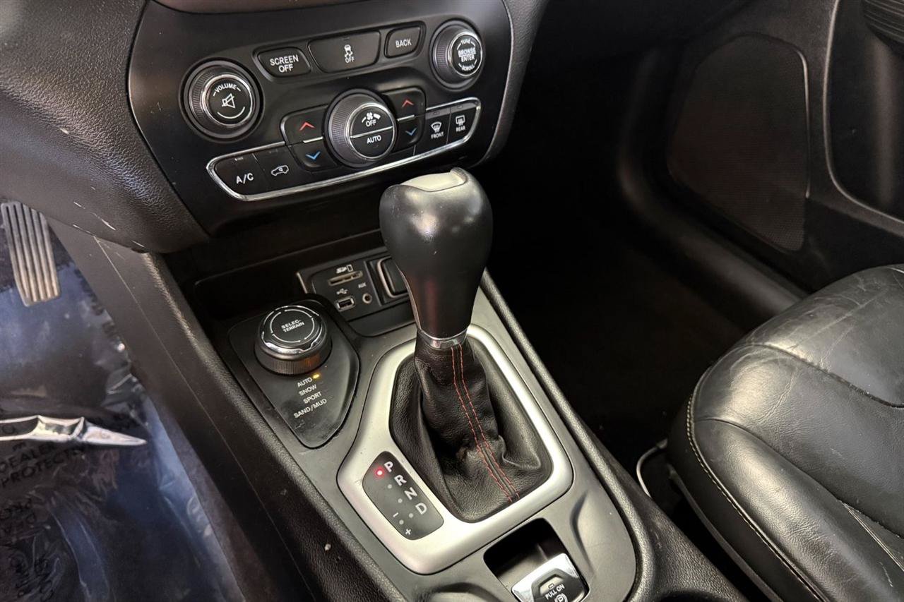 Used 2017 Jeep Cherokee Limited AWD/4WD image 20